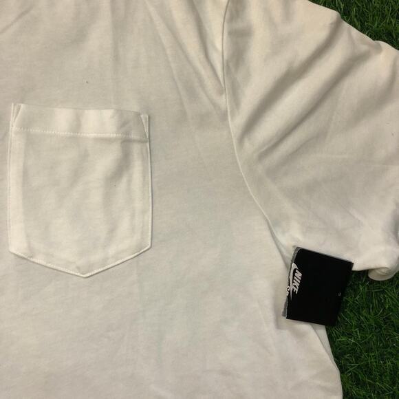 NWT Men's White Nike Basic Pocket Tee - Picture 3 of 5